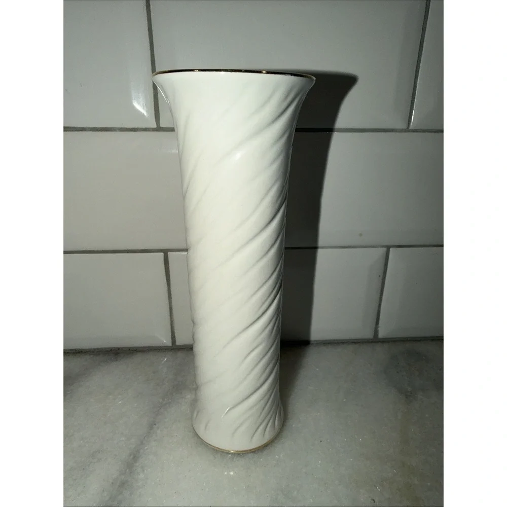 Vintage 1997 Paul Sebastian Ivory Porcelain Bud Stem Vase Swirl Design Gold Trim